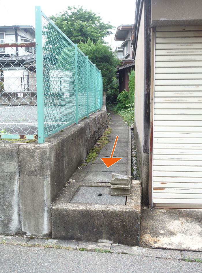 裏の水路跡