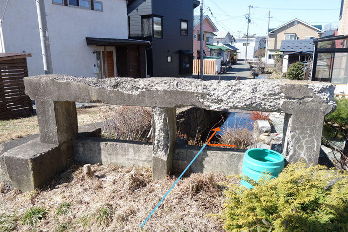 山岸せせらぎ水路分れ1