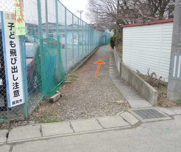 山清テニスコート横の細道2