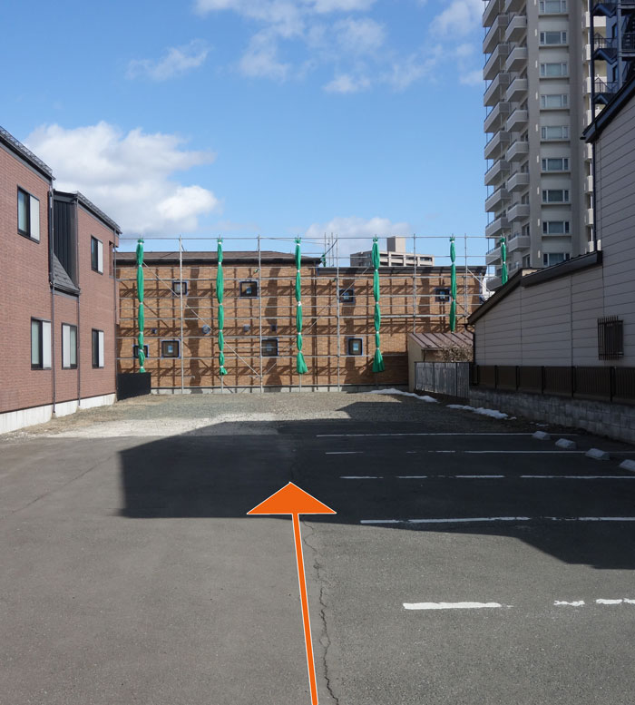 西側道路から