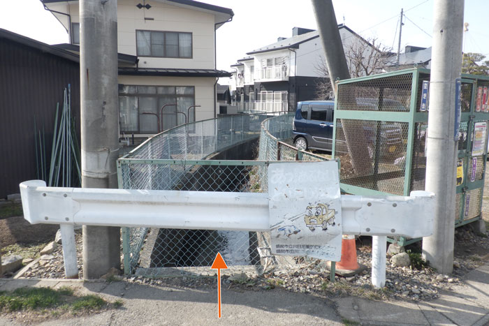 ガードレール端